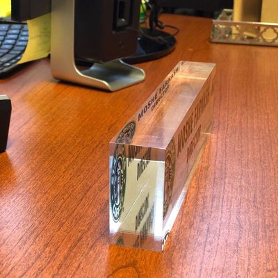 ODM d'OEM acrylique transparent de conception de plaque d'identification de cube disponible