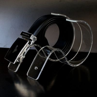 La ceinture acrylique transparente de PMMA montrent le laser coupant des techniques